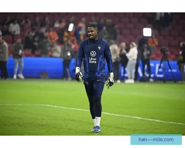 AC米兰门将迈尼昂欧联杯赛前热身突感小腿不适临时退出首发阵容